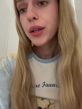 kira_mia élő XXX-chatje