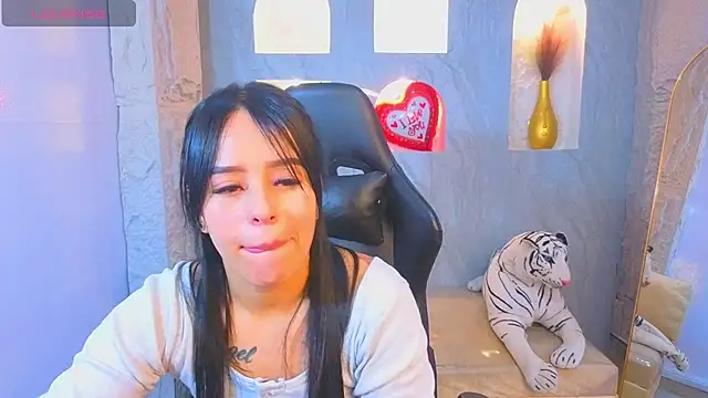 Lore18_b Chat XXX live