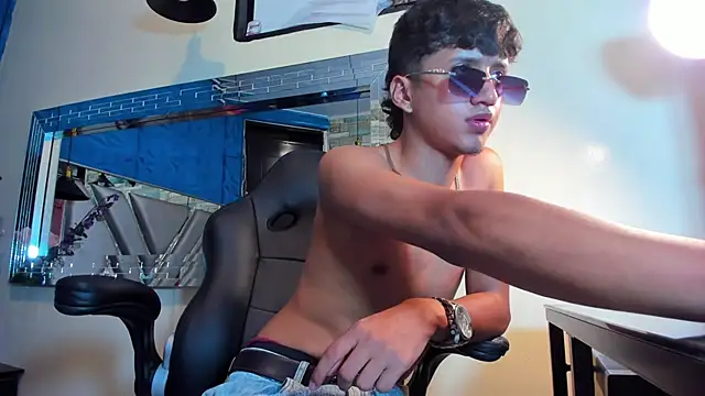 Mr_Dylan1 Live XXX-Chat