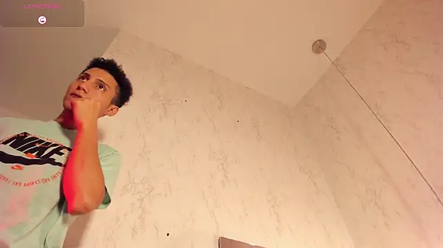 צ'אט XXX בשידור חי של AndrewReed_