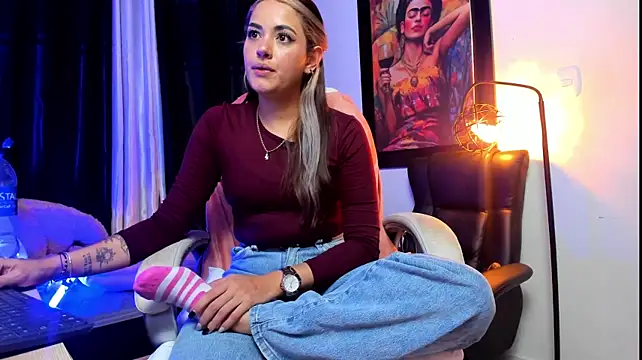 KimberlySaen - suck toes