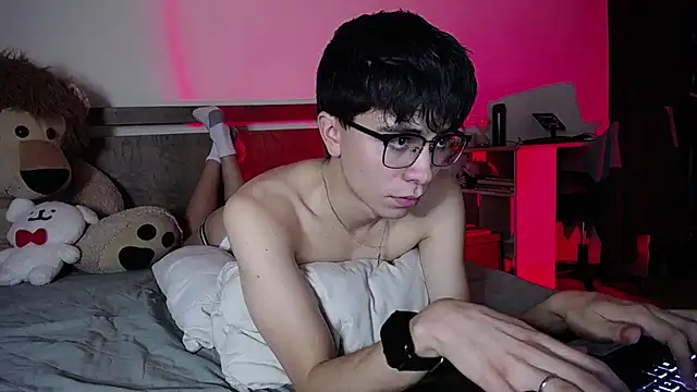 XXX chat uživo modela ThomTorr