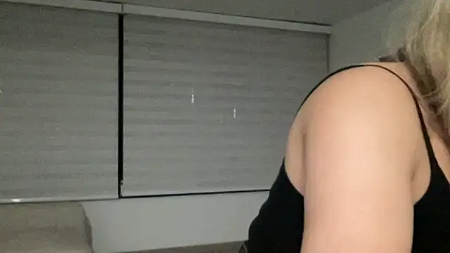 LunaBeya - exposed tits