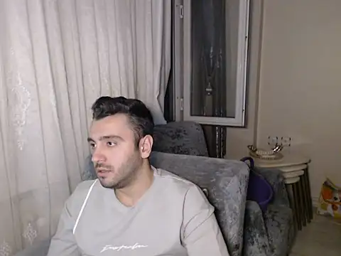 handsomeee04 Adlı Modelin Canlı XXX Sohbeti