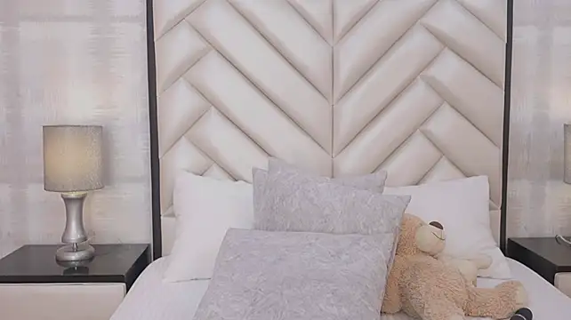 KikiiLove - suck dildo