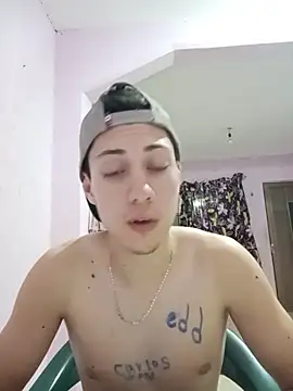 Carlitos7381 XXX чат на живо