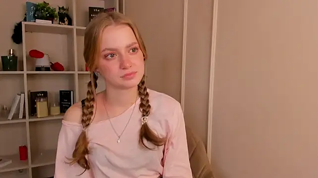 SaritaCaughman - pull my top down in the middle