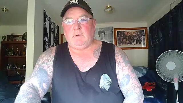 KINKYBLUEYES69's Live XXX Chat