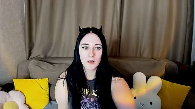 Lucy_Haall Chat XXX live