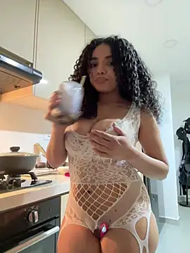 Curlyierr - UNDRESS AND GET NAKED