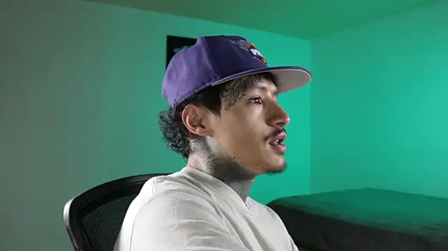 trieone's Live XXX Chat