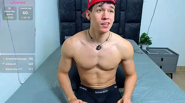 Luke_Muscle Adlı Modelin Canlı XXX Sohbeti
