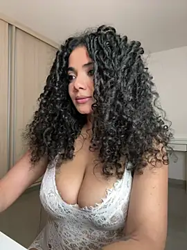 Curlyierr - UNDRESS AND GET NAKED