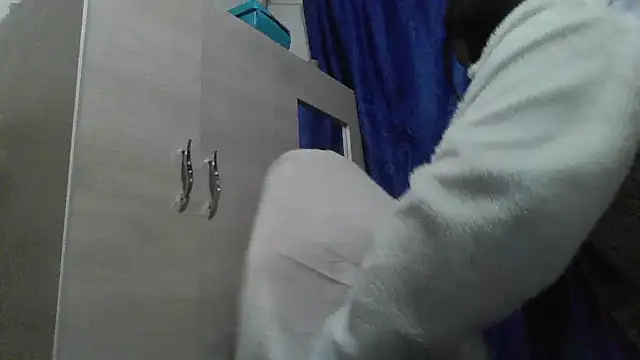 Czat XXX na żywo – Charis_21