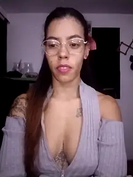 Pamelamiler__ - Show tits- pinch nipple