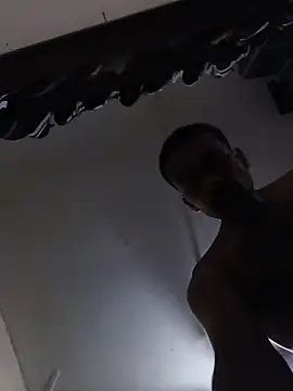 Cnutt310 Show in webcam