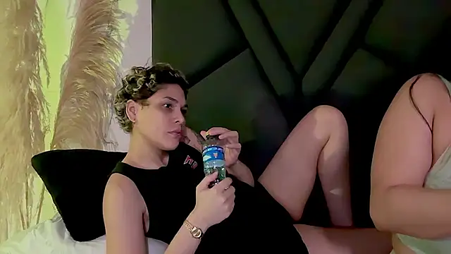 MarcellaGriffin - Lesbian Show// Topless and suck titts