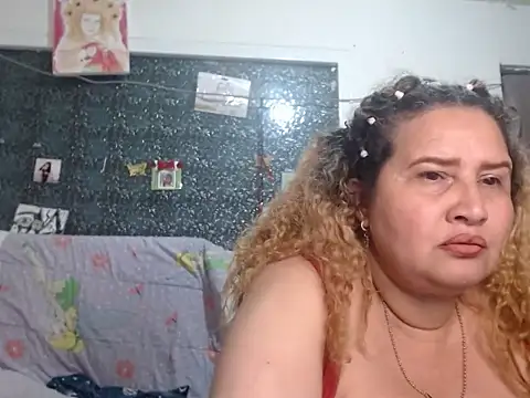 Perla1981-- Live XXX-chat