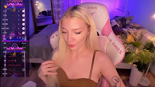 AnyaTaylor_ Live XXX-Chat
