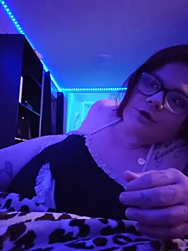 MissThroatGoat69 - Lets squirt 💦💦