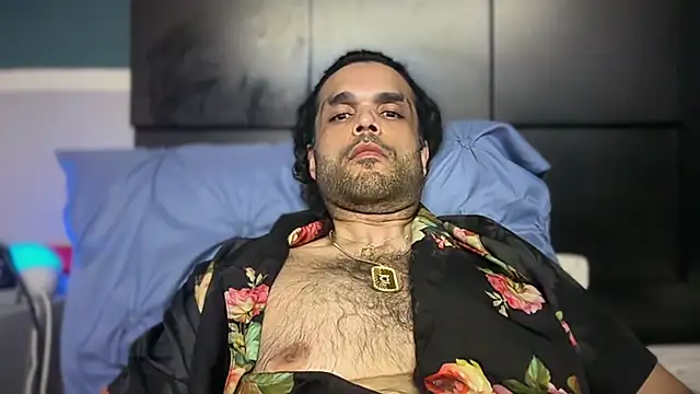 צ'אט XXX בשידור חי של icebergslim281