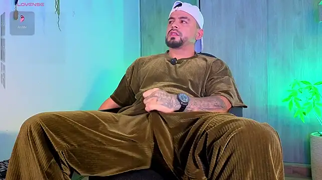 צ'אט XXX בשידור חי של riky_11
