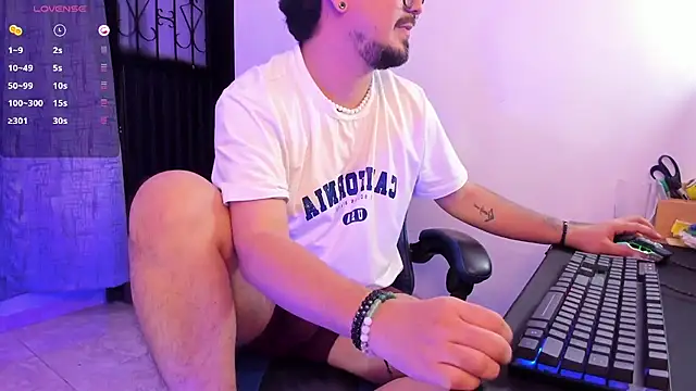 צ'אט XXX בשידור חי של DaviidEvans_