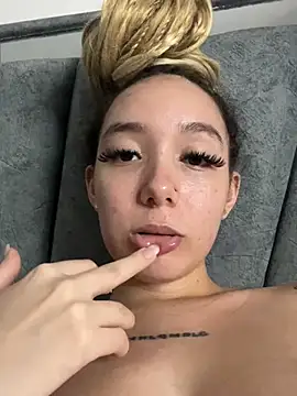 alaia_princess' Live XXX Chat