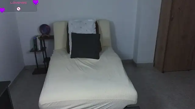 blue__moon_'s Live XXX Chat