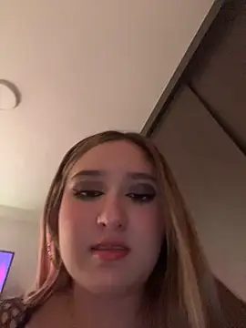 MoraInFire's Live XXX Chat
