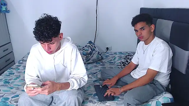 apoloandhansel's Live XXX Chat