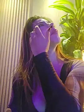 Karen_San_Miguel - Flash pussy in bar ! Omg !