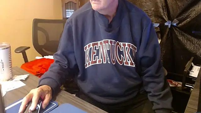 olderandwiser2 Live XXX-Chat