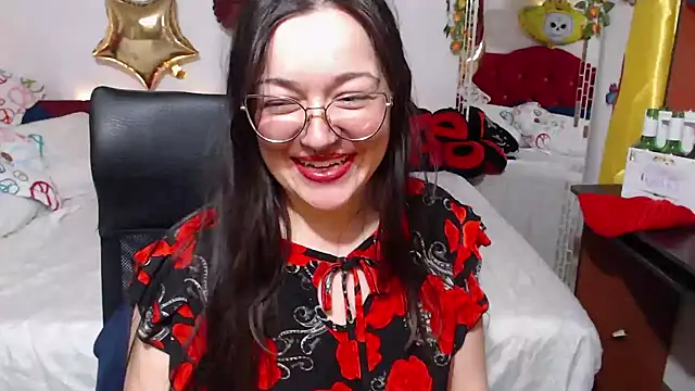 Angela_18honey - Revealing a part of my body 💥