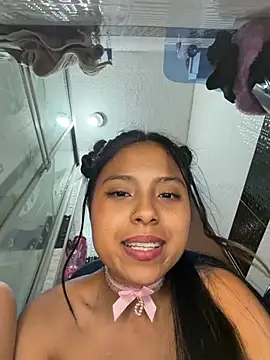 Littlee_Lucy - fingers up the ass again