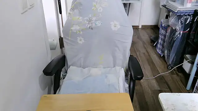 felixlau18 Adlı Modelin Canlı XXX Sohbeti