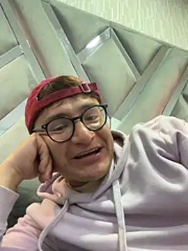 Chat +18 de Hassbyd ao vivo