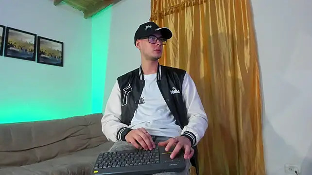 Vlad__night élő XXX-chatje