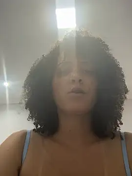 Chat +18 de romenablack_ ao vivo