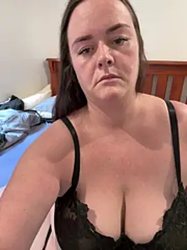 Carinabro10 - Splits and twerk on dildo