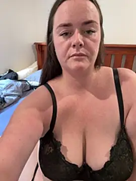 Carinabro10 - Splits and twerk on dildo