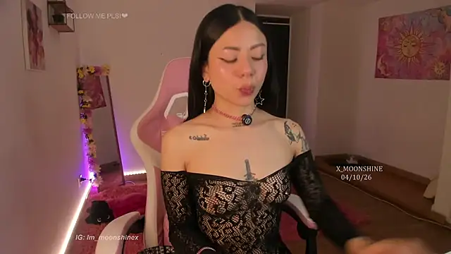 Chat XXX en directo de Xmoonshine_