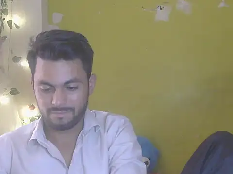 Stubborndesiboy: онлайн-секс-чат