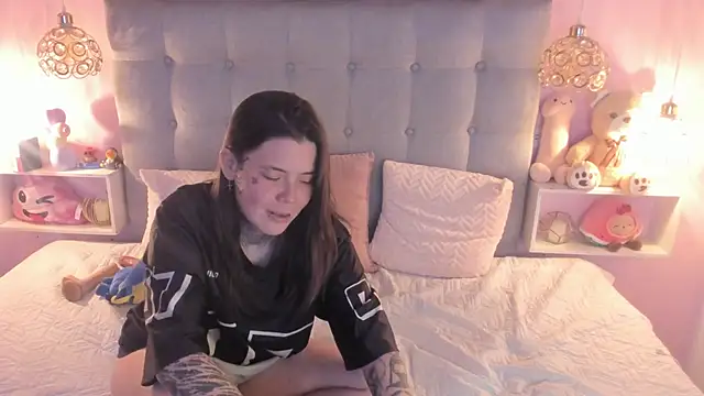 Kaliykatie - Scissors full naked x4 min