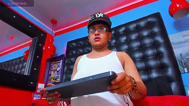 Bill33_ Live XXX Chat