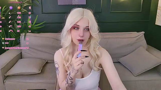 ScarletHarley - boobs heart