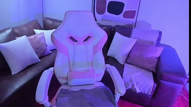 NoaLuxury - show ass hole