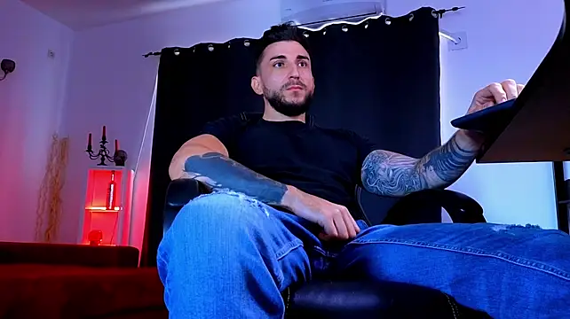 MightyAaron66 Adlı Modelin Canlı XXX Sohbeti
