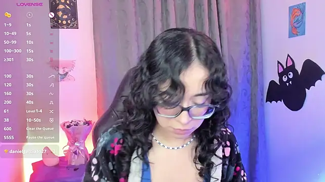 Chat +18 de indra_cam ao vivo