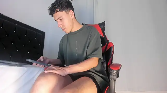 Онлайн чат XXX MaxLeons